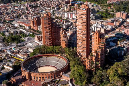 Bogota, offiziell Hauptstadt des Distrikts Bogota, ist die Hauptstadt der Republik Kolumbien und das Departement Cundinamarca