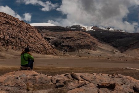 Téléchargez les photos : CALDAS _ COLOMBIE, 30 _ 12 _ 2014 _ Le volcan Nevado del Ruiz est le plus septentrional des volcans actifs de la ceinture volcanique des Andes, situé à la frontière entre les départements de Tolima et Caldas. - en image libre de droit