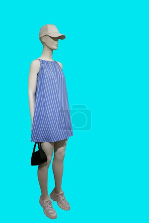 Foto de Imagen de longitud completa de un maniquí de exhibición femenina que lleva vestido de rayas azules de moda vestido aislado sobre fondo verde - Imagen libre de derechos
