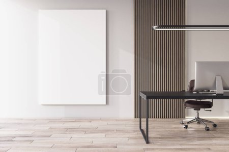 Frontansicht auf weißem Poster mit Platz für Ihr Logo oder Text an heller Wand in stilvollem Schrank mit Lattenwanddekor, dunklem Arbeitstisch mit modernem Computer und Parkettboden. 3D-Rendering, Mockup
