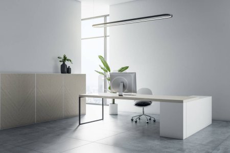Sonnenbeleuchtete, stilvolle Büroeinrichtung mit modernem Computer auf hellem Holztisch, grüner Pflanze auf Betonboden, beigem Schrank und weißen Wänden. 3D-Rendering