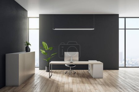 Frontansicht auf modernem Computer auf stilvollem Leuchttisch in minimalistischer Büroeinrichtung mit Holzboden, Stadtblick aus großem Fenster und schwarzem Wandhintergrund. 3D-Rendering