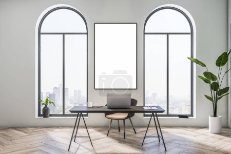 Frontansicht auf leerem weißen Poster im stilvollen sonnenbeschienenen Home Office mit Blick auf die Stadt aus Bogenfenstern und Arbeitstisch im Vintage-Design mit modernem Laptop auf Holzboden. 3D-Rendering