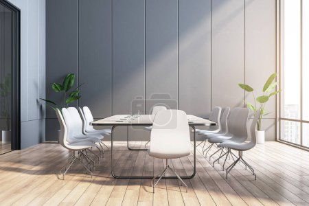 Una sala de conferencias vacía y moderna con una mesa grande, sillas elegantes y plantas, contra una pared gris y un gran ventanal, concepto de diseño corporativo. Renderizado 3D