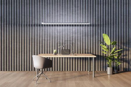 Zeitgemäße Büroeinrichtung mit Holztisch, vertikalen Linien, Wandstruktur und Pflanzen. 3D-Rendering