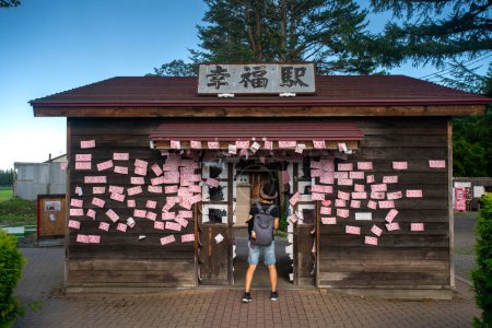Foto de Obihiro, Hokkaido, Japón - 17 de agosto de 2023 - Escena de la estación de Kofuku, una estación de tren cerrada en la desaparecida línea Hiroo, ahora sigue siendo un lugar turístico popular debido a su nombre significa felicidad - Imagen libre de derechos