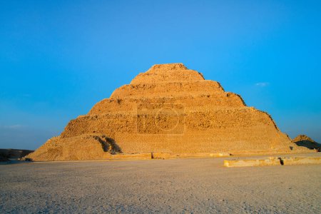 La pyramide de Djoser, un site archéologique dans la nécropole de Saqqara, Memphis, Egypte