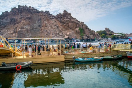 Téléchargez les photos : Assouan, Égypte - 22 décembre 2022 - Visite du temple Philae en bateau à travers le lac Nasser - en image libre de droit