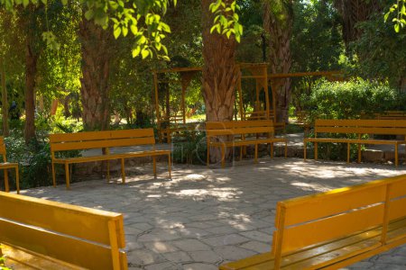Jardín Botánico de Asuán, hogar de miles de aves y muchas plantas exóticas importadas de muchas partes del mundo, Isla El Nabatat en la orilla oeste del río Nilo, frente a Asuán, Egipto