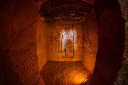 Abu Simbel templos, dentro del pequeño templo de Hathor y Nefertari, Asuán, Egipto
