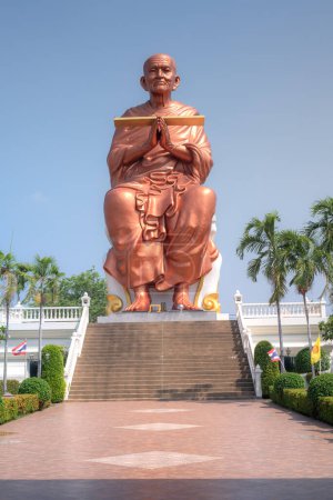 Die große Statue von Luang Pho Tho im Wat Bot, Pathumthani, Thailand