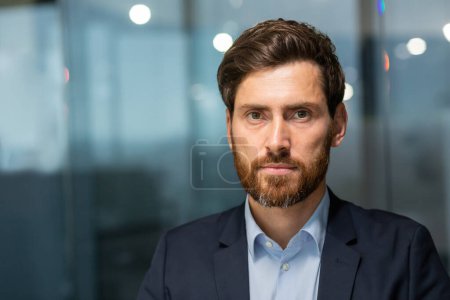 Photo for Close-up portrait of mature serious businessman professional investor, man looking at camera with concentration, manager boss inside office at work. - Royalty Free Image