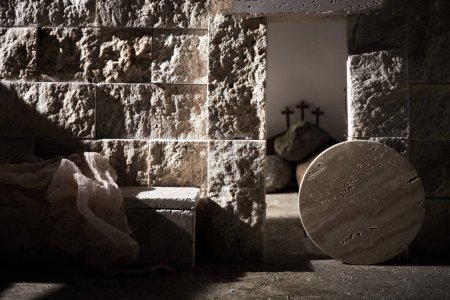 Leeres Grab, während von außen Licht scheint. Auferstehung Jesu Christi. Christliches Osterkonzept