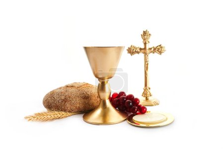 Sainte Communion. Un calice de vin, pain, raisins et épis de blé. Service de Pâques