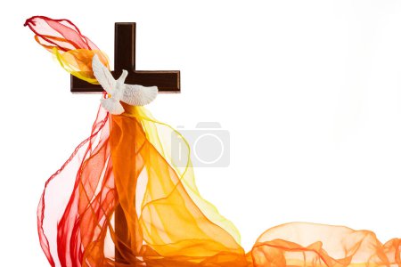 Domingo de Pentecostés. Fondo de Pentecostés con paloma voladora y cruz