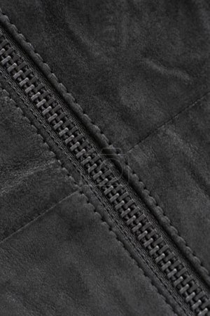 Téléchargez les photos : Fond vertical texturé en daim noir froissé avec fermeture éclair en métal noir - en image libre de droit