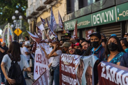 Foto de Políticos y ciudadanos marchan en Puebla en apoyo al gobierno de la Cuarta Transformación del presidente mexicano Andrs Manuel Lpez Obrador - Imagen libre de derechos