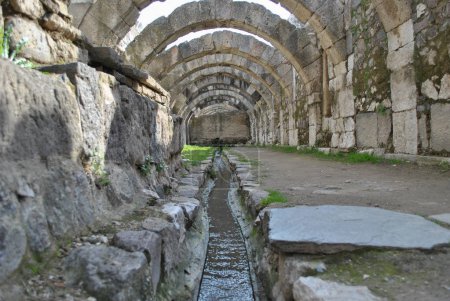 Téléchargez les photos : Izmir, Turquie - 03 01 2019 : Smyrna Agora Ancient City, Izmir, Turquie. - en image libre de droit