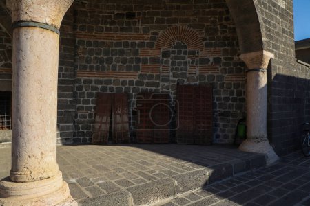 Téléchargez les photos : Diyarbakr, Turquie - 24 octobre 2020 : Eglise de la Vierge Marie syriaque - en image libre de droit