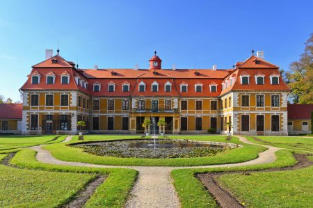 Foto de Monumento cultural nacional Castillo de Estado Rajec nad Svitavou en el estilo clásico. Moravia del Sur, República Checa
. - Imagen libre de derechos