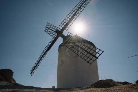 Foto de Molinos de viento tradicionales en Consuegra, Castilla La Mancha, España. - Imagen libre de derechos