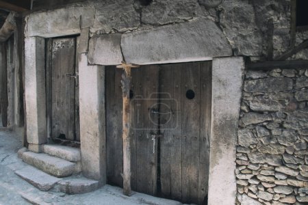 Téléchargez les photos : Vieille maison hantée abandonnée détériorée en Espagne. - en image libre de droit