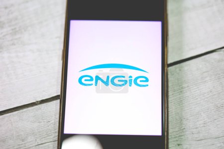 Téléchargez les photos : Application ENGIE au téléphone - en image libre de droit