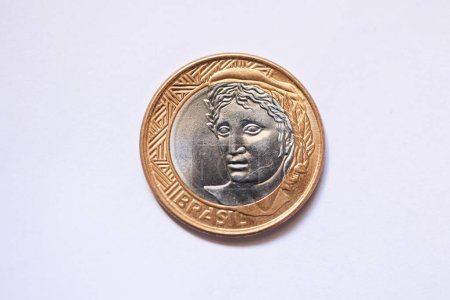 Brasilianische Münze auf grauem Hintergrund, Nahaufnahme