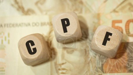 Foto de El acrónimo CPF para el Registro de Individuos en portugués brasileño escrito en dados de madera. Economía brasileña. - Imagen libre de derechos