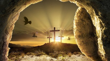 Résurrection - Tombeau vide avec pierre roulée et colombes volant hors de la grotte - Croix sur la colline au lever du soleil