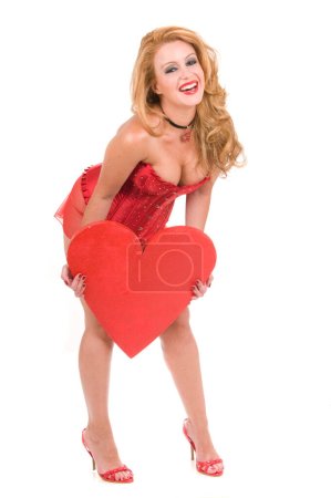 Téléchargez les photos : Jeune femme sensuelle vêtue de lingerie rouge le jour de la Saint-Valentin - en image libre de droit