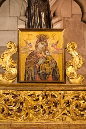 Foto de León, España - 25 de junio de 2019: Pintura virgen Perpetuo socorro. Catedral de León, España - Imagen libre de derechos