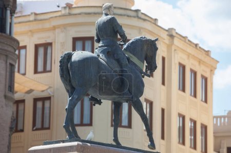 Téléchargez les photos : Cordoue, Espagne - 8 septembre 2020 : Monument au Grand Capitaine, sculpteur Mateo Inurria, 1923. Place Tendillas, Cordoue, Espagne - en image libre de droit