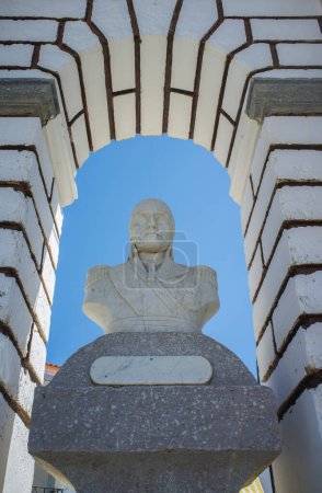 Téléchargez les photos : La Albuera, Spain - Jun 12th, 2021: Monument to General Castanos, commander of the Spanish army in La Albuera Battle, 1811. Badajoz, Spain - en image libre de droit