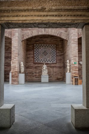 Téléchargez les photos : Merida, Espagne - 20 décembre 2017 : Musée national d'art romain à Merida, Espagne. Vue latérale du premier étage - en image libre de droit