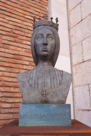 Foto de Valladolid, España - 18 de julio de 2020: busto de la reina Isabel I de Castilla. Casa Museo de Colón y centro de investigación para la historia americana, Valladolid, España - Imagen libre de derechos