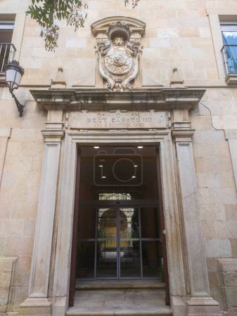 Foto de Cáceres, España - 22 de septiembre de 2022: Real Audiencia, sede del Tribunal Superior de Justicia de Extremadura, Cáceres, España - Imagen libre de derechos