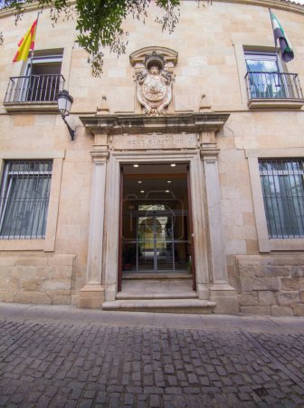 Foto de Cáceres, España - 22 de septiembre de 2022: Real Audiencia, sede del Tribunal Superior de Justicia de Extremadura, Cáceres, España - Imagen libre de derechos
