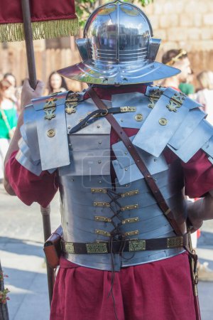 Téléchargez les photos : Réacteur habillé en lorica segmentata. Réplique d'équipement personnel militaire romain - en image libre de droit