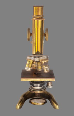 Téléchargez les photos : Microscope 1920. Isolé sur fond gris - en image libre de droit