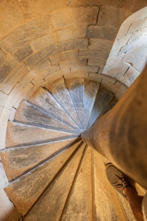 Téléchargez les photos : Beja, Portugal - 27 juillet 2023 : Escalier en colimaçon du château de Beja, Baixo Alentejo, Portugal. monument le plus emblématique de la ville - en image libre de droit