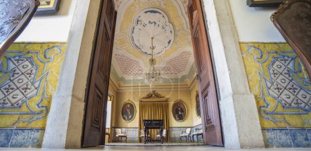 Téléchargez les photos : Coimbra, Portugal - 6 septembre 2019 : Royal Palace Yellow Room, Université de Coimbra, Portugal - en image libre de droit