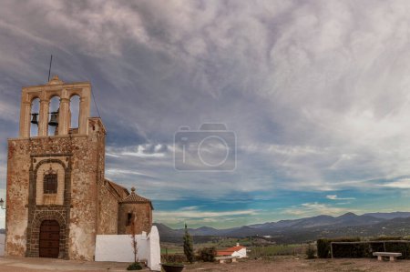 Église du château de San Cristobal, Nogales, Badajoz, Espagne. Bâtiment religieux fortifié