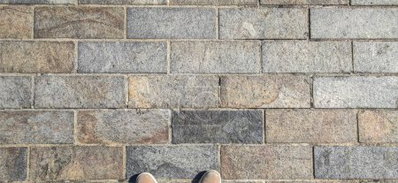 Ajuste pavimento hecho con bloques de granito cortado. Complejo Monumental, Cáceres, España