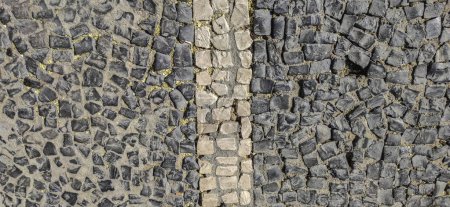 Portugiesisches Pflaster flache Steine. Monumentale komplexe Straßenbeläge, Caceres, Spanien