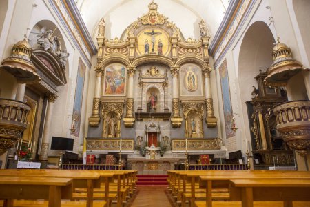 Foto de Pamplona, España - 3 de marzo de 2024: Iglesia de San Lorenzo nave principal, Pamplona, Navarra, España - Imagen libre de derechos