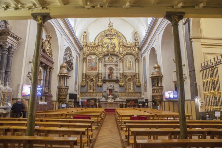 Foto de Pamplona, España - 3 de marzo de 2024: Iglesia de San Lorenzo nave principal, Pamplona, Navarra, España - Imagen libre de derechos