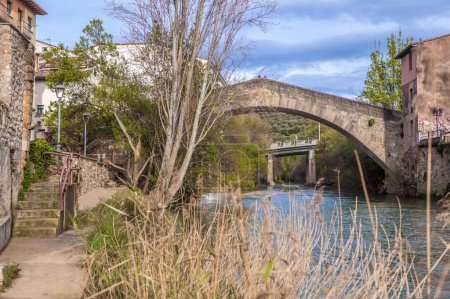 Foto de Puente de la Carcel o Puente Prisión Medieval. Ciudad de Estella-Lizarra, Navarra, norte de España - Imagen libre de derechos