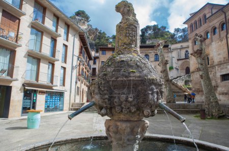 Photo for Estella, Spain - March 30, 2024: Estella-Lizarra town, Navarre, northern Spain. Saint Martins Square, fountain - Royalty Free Image