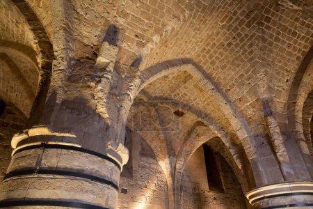 Foto de Un gran salón en la mazmorra del antiguo Acre perteneciente a los cruzados templarios - Imagen libre de derechos
